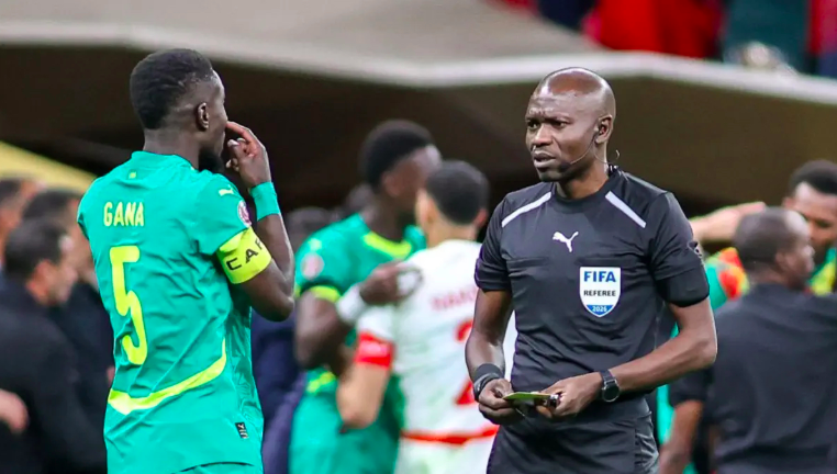 **CAN 2025 : Le Maroc sacré champion face à un Sénégal disqualifié, l&rsquo;arbitrage vidéo sous le feu des projecteurs**